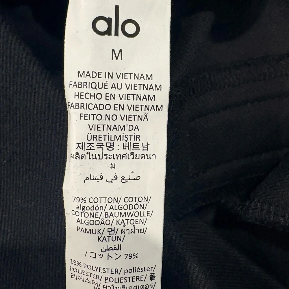 Alo Mid-Rise Cosmopolitan Snap Pant | color: black | size: m - Picture 10 of 11